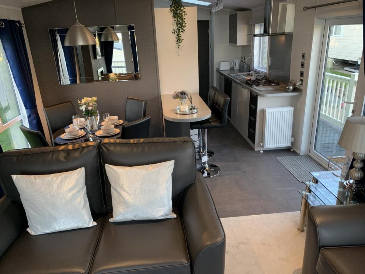 Lola Lodge - Luxury Hot Tub Retreat Newton on the Moor Luaran gambar